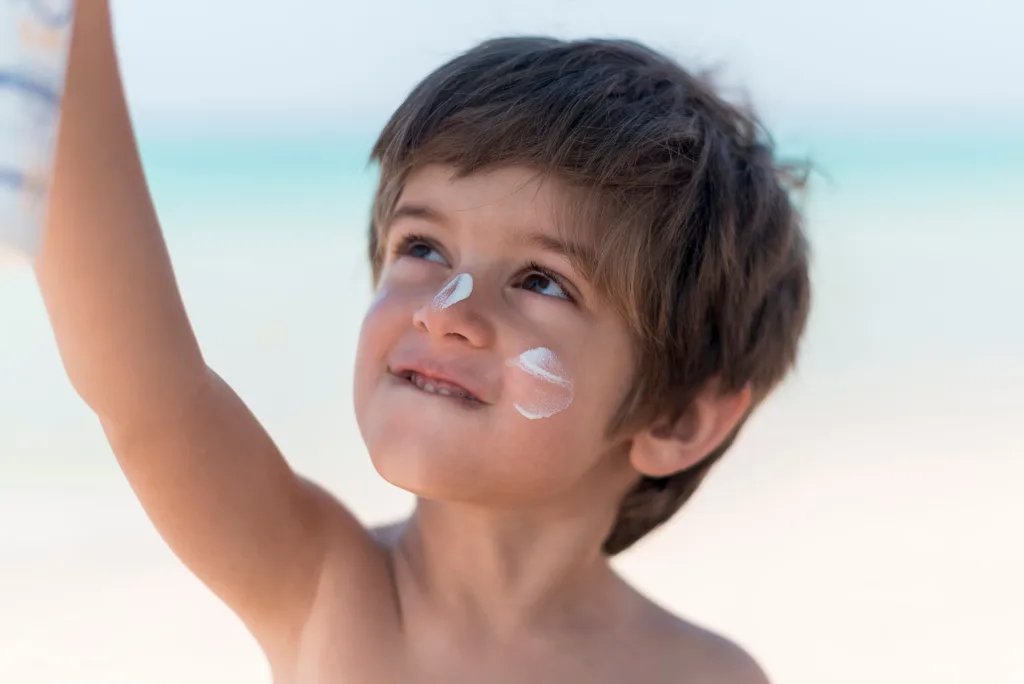 proteger a los niños del sol en verano
